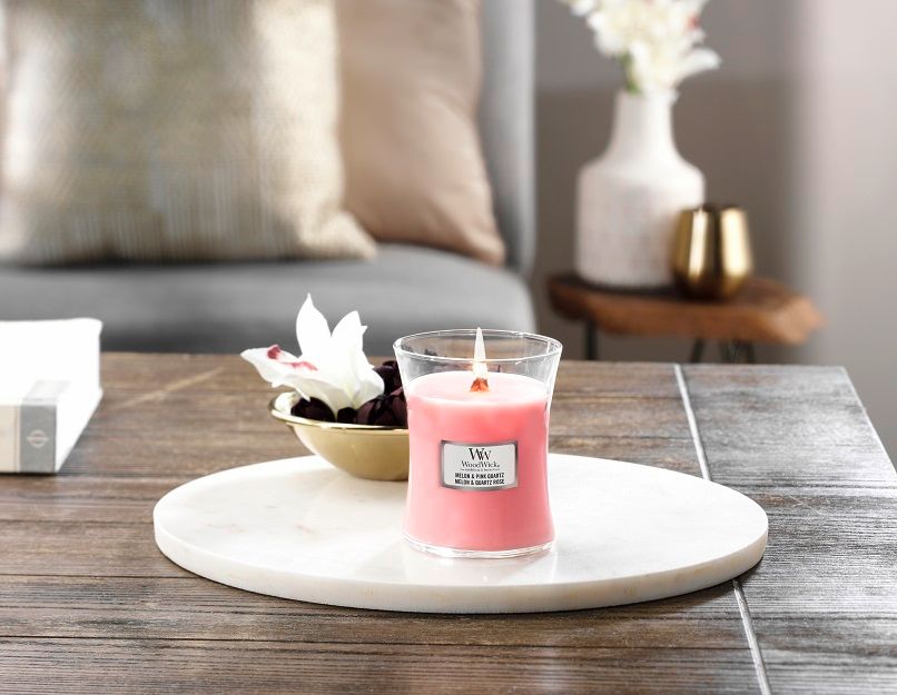Ароматична свічка з динею та рожевим кварцем Woodwick Medium Melon & Pink Quartz 275 г - фото №1 Ароматична свічка з динею та рожевим кварцем Woodwick Medium Melon & Pink Quartz 275 г - фото №1